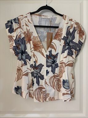 Aylaya Floral V-Neck Short Sleeve Top in White with Blue & Brown Print